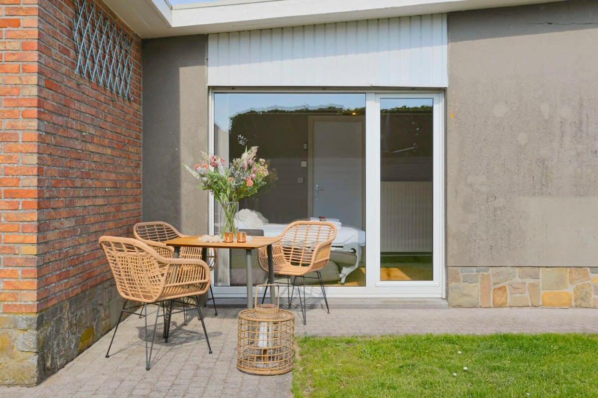 Willa Huswell - Bungalow With Garden At 5 Minutes From The Beach De Haan Zewnętrze zdjęcie